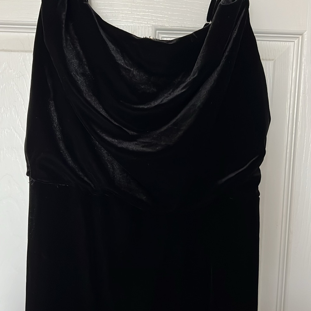 Gown - Picture 2 of 6